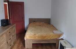 Apartament de 3 camere, decomandat, în zona 7 Noiembrie!