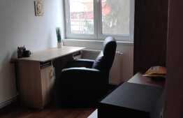 Apartament de 3 camere, decomandat, în zona 7 Noiembrie!