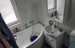 Apartament de 3 camere, decomandat, în zona 7 Noiembrie!