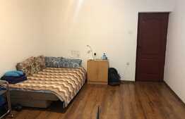 Apartament de 3 camere, decomandat, în zona 7 Noiembrie!