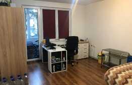 Apartament de 3 camere, decomandat, în zona 7 Noiembrie!