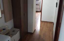 Apartament de 3 camere, decomandat, în zona 7 Noiembrie!