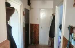 Apartament de 3 camere, 51 mp, semidecomandat, zona Dambu