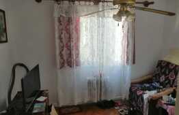 Apartament de 3 camere, 51 mp, semidecomandat, zona Dambu