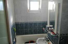 Apartament de 3 camere, 51 mp, semidecomandat, zona Dambu