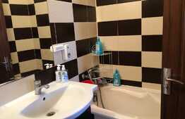 Apartament de 3 camere, 60 mp, decomandat, parcare, zona 7 Noiembrie