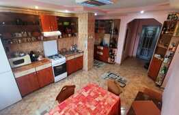 Apartament de 3 camere, 66 mp, etaj intermediar, zona Mureseni