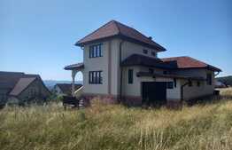 Casa de 200mp utili, 1900 mp teren, terasa, in Reghin