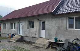 Casa 80 mp, teren 800 mp, terasa, garaj,  in localitatea  Roteni 