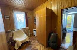 De vanzare 2 case, curte comuna, 70 mp, zona Centrala