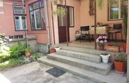 Casa cu 3 camere, 157 mp, teren 742 mp, zona Centrala