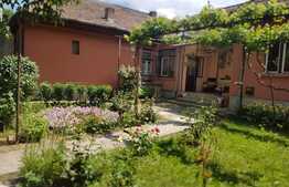 Casa cu 3 camere, 157 mp, teren 742 mp, zona Centrala