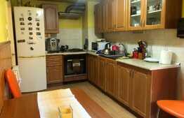 Casa cu 4 camere, 85 mp, teren 40 mp, zona Dambu Pietros