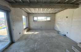  2 case, 138 mp, cu curte individuala de 500mp, in Livezeni 