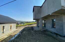  2 case, 138 mp, cu curte individuala de 500mp, in Livezeni 