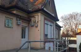 Casa cu 2 camere, 100 mp, teren 185 mp, zona Centrala