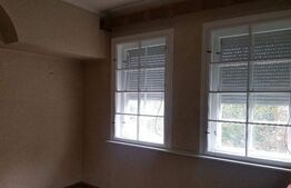 Casa cu 2 camere, 100 mp, teren 185 mp, zona Centrala