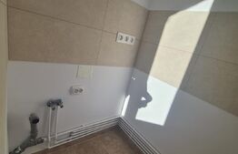 Apartament de 3 camere, 80 mp, etaj intermediar, zona Poli 2