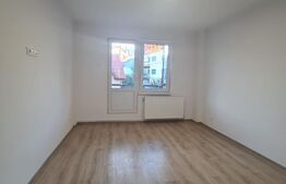 Apartament de 3 camere, 80 mp, etaj intermediar, zona Poli 2