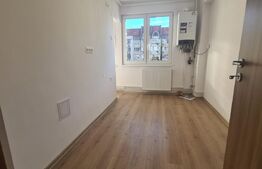 Apartament de 3 camere, 80 mp, etaj intermediar, zona Poli 2