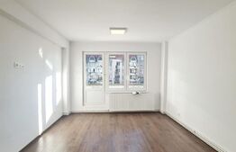 Apartament de 3 camere, 80 mp, etaj intermediar, zona Poli 2