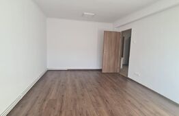 Apartament de 3 camere, 80 mp, etaj intermediar, zona Poli 2