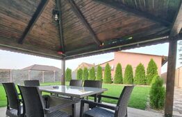 Pensiune de 4 apartamente, 300 mp, exterior Nord 