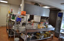 Locatie pretabila pentru o clinica sau gradinita. 