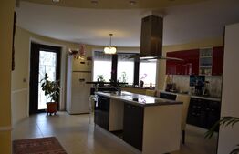 Locatie pretabila pentru o clinica sau gradinita. 