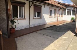 Casa spatioasa, 340 mp, teren de 1400 mp, garaj, Sagului