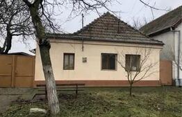 Casa de 108 mp, 2 camere, teren 1527 mp, Periferie