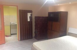 Garsoniera la casa, 30 mp, decomandat, Ronat
