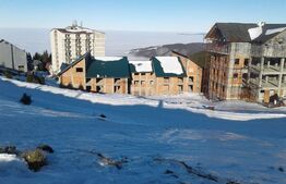 Pensiune la rosu, 2500 mp utili, teren 1.000 mp, Muntele Mic!