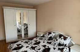 Apartament cu 3 camere, 78 mp, decomandat, zona Lipovei.