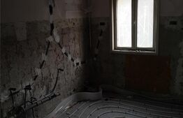 Apartament cu 3 camere, 70 mp, parter, Dambovita