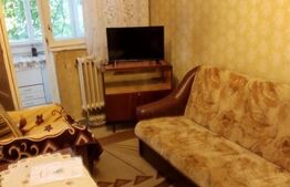 Apartament de 2 camere, semidecomandat, etaj intermediar, Calea Sagului