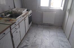 Apartament de 3 camere, decomandat, zona Aradului