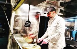 Afacere la cheie, Food-Truck cu paste in roata de parmezan