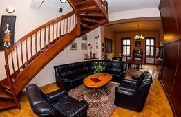 Apartament cu 3 camere, 2 bai, terasa, cladire istorica