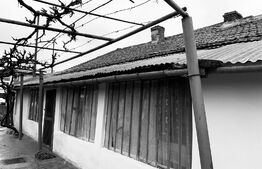 Casa demolabila cu 900 mp teren in Calea Girocului