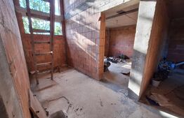 Casa la rosu, 1007 mp teren, 180 mp construiti,  zona Ghiroda