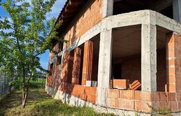 Casa la rosu, 1007 mp teren, 180 mp construiti,  zona Ghiroda