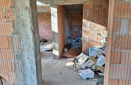 Casa la rosu, 1007 mp teren, 180 mp construiti,  zona Ghiroda