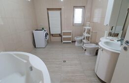 Apartament de 3 camere, 2 locuri de parcare, terasa, zona Centrala