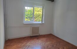 Apartament de 3 camere, zona Bălcescu, nemobilat, 67 mp.