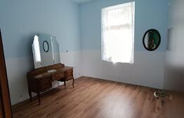 Casa 3 camere, 57 mp, la curte comuna, zona Semicentrala