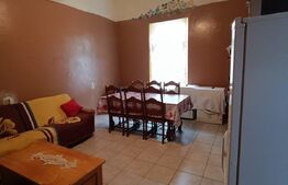 Casa 3 camere, 57 mp, la curte comuna, zona Semicentrala