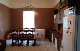 Casa 3 camere, 57 mp, la curte comuna, zona Semicentrala