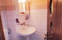 Apartament cu 3 camere, 72mp, decomandat, 2 bai, etajul 1, Calea Sagului