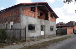 Casa 4 camere, 560 mp, Vinga